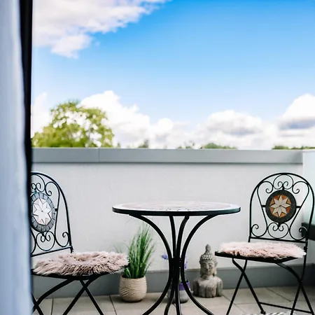 Schwarzwald Mit Balkon-garage-aufzug 公寓 *